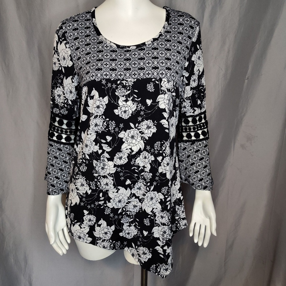 NY Collection Small black white tunic Boho asymmetrical floral crochet sleeve